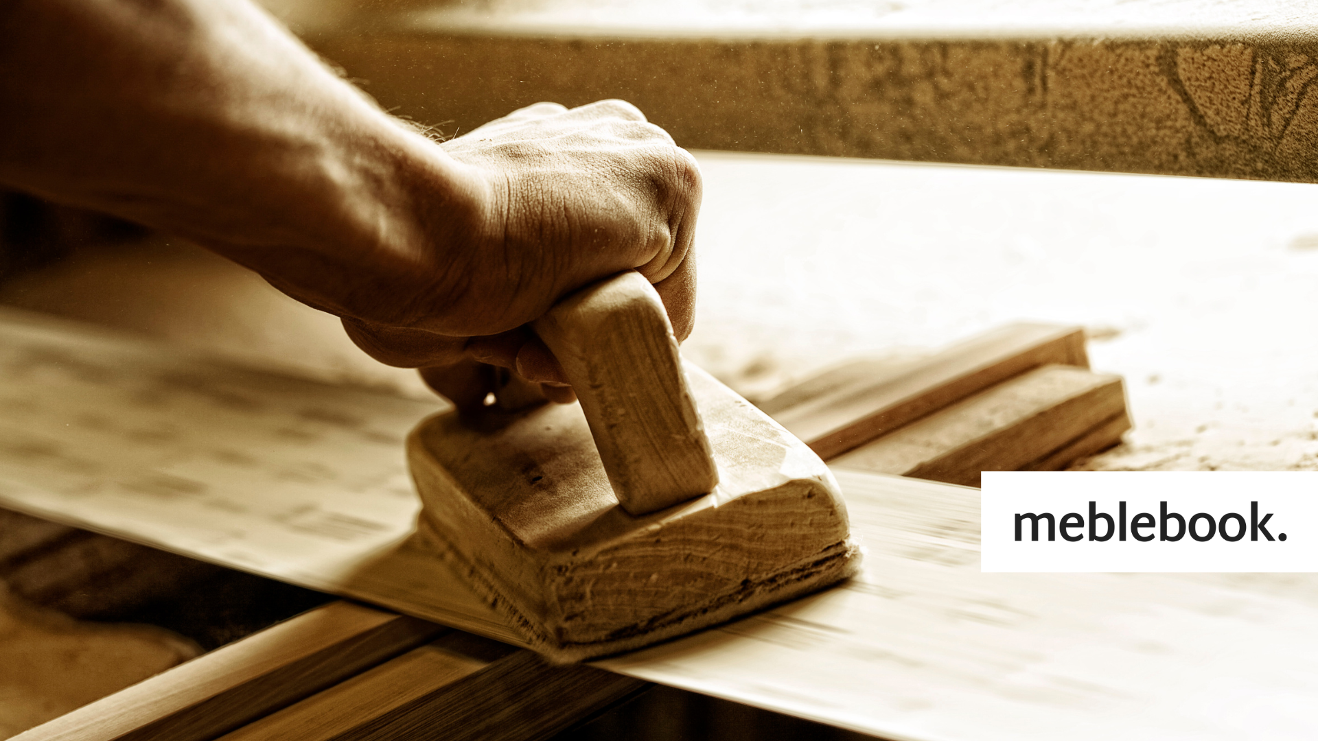 Materiały wnętrzarskie: drewno kontra sztuczne materiały – co wybrać?