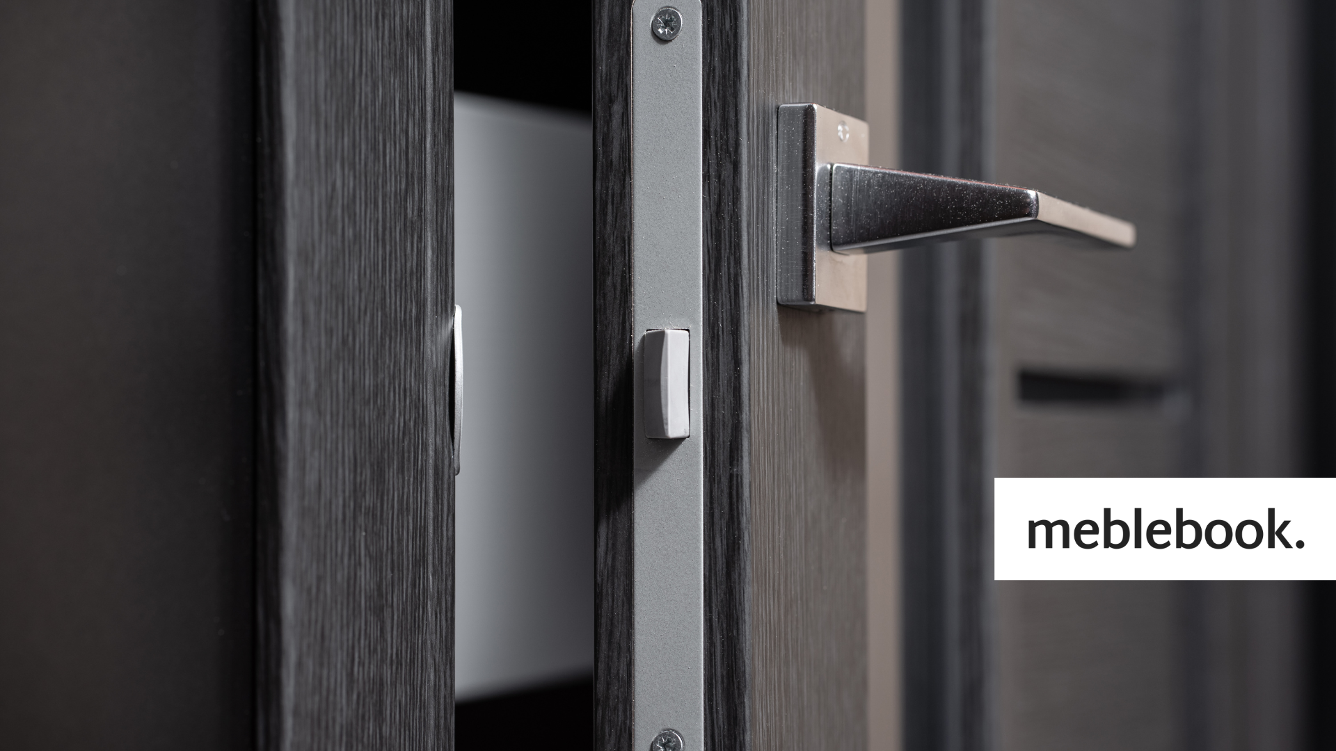 Mosiężne klamki do drzwi – klasyka i nowoczesność w jednym